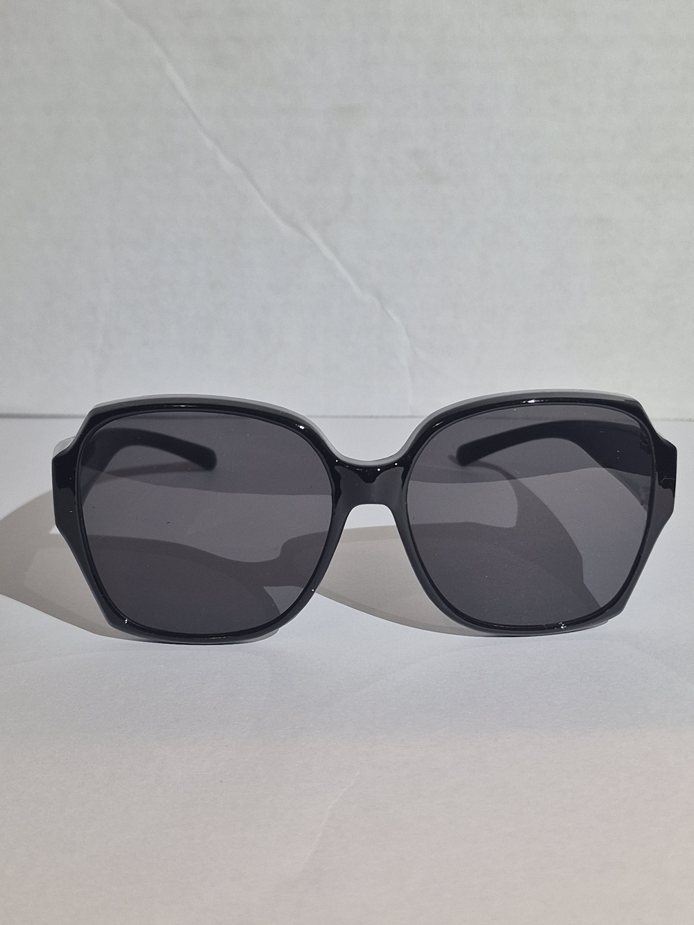 Classic Oversized Women’s Sunglasses in Black